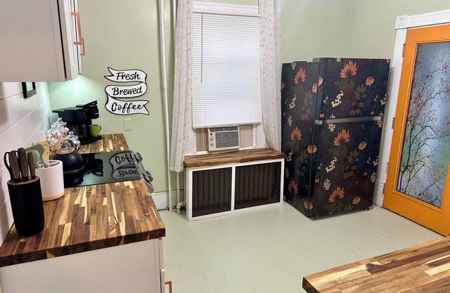 Reynard's Bliss - Historic Roanoke Apt Near Carilion & Downtown - Pet Friendly