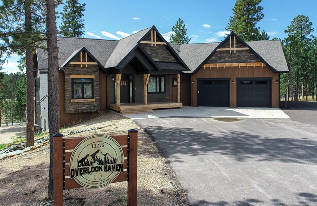 Ridgetop New 3800+ Sq. Ft. Lodge w/ Hot Tub, Game Room, Paved Roads and More!