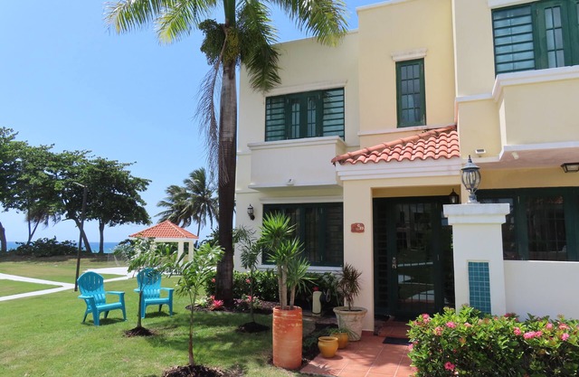 2800 pies cuadrados villa de tres pisos en la orilla del mar con vistas espectaculares