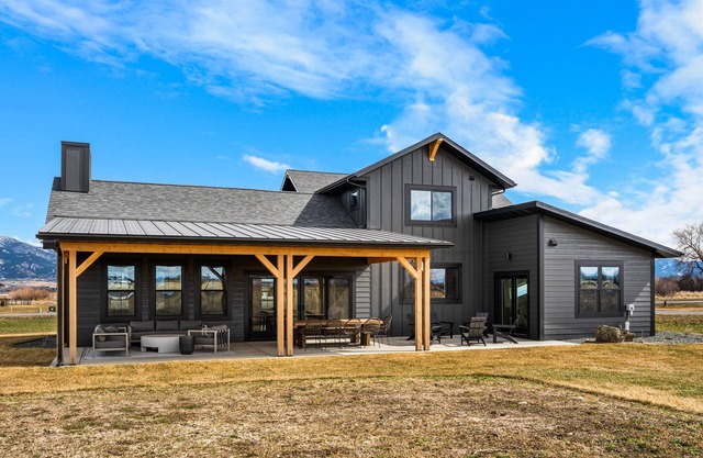 Riparian Way Retreat - Gorgeous new home with 10 beds & nice mountain views!