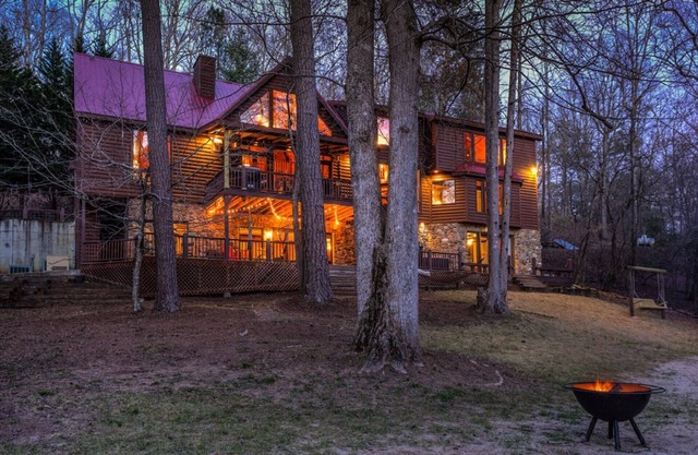 Curva del río - 4 Bedroom Lodge estilo casero en el río