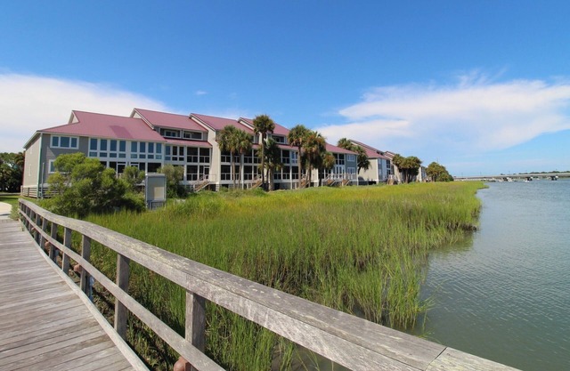 River's Roost ~ River views, pool access, tennis courts