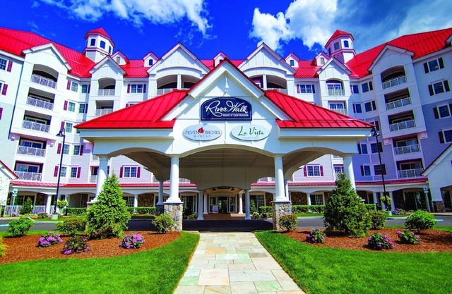 Nuevo 1 BR + LR condominio en River Walk Resort con Loon Mountain y vista al río