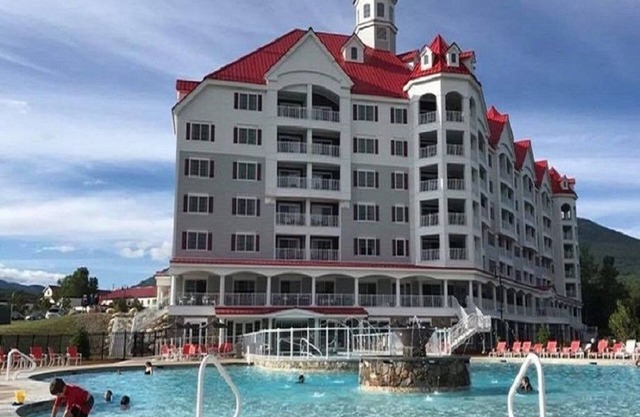 Lujo, nuevo 1 dormitorio + LR en River Walk Resort con balcón y vista de montaje 5 FL.