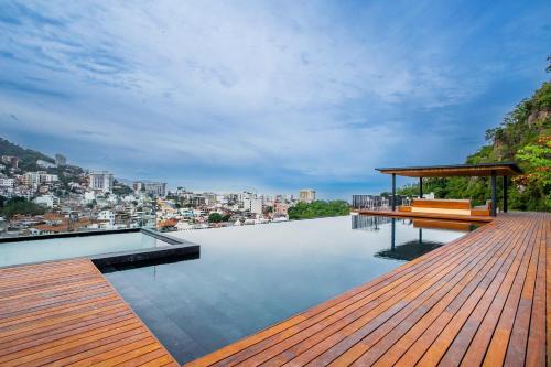 Riverfront 3BR at Oasis | 2 Pools, Gym & Bar