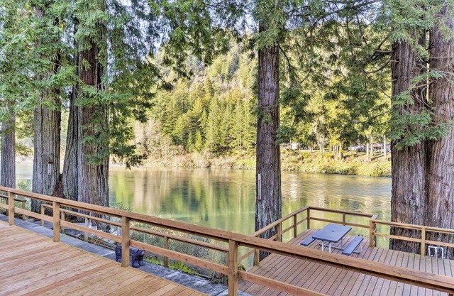¡NUEVO! Crescent City Home w / Deck - 15 minutos a la playa