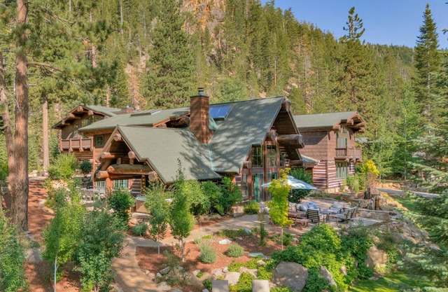 Impresionante Log Timber Lodge con entorno privado en el r����������������o Truckee