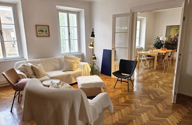 Riverside stay & Castle view Apartment Mara / 2 rooms, big living & dining room