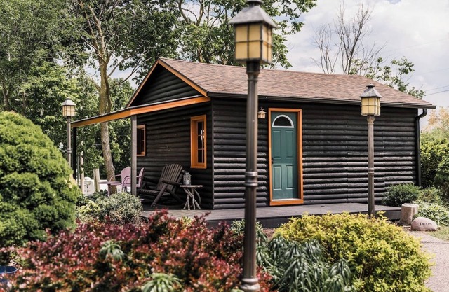 Riverview cabin w/ pickleball court