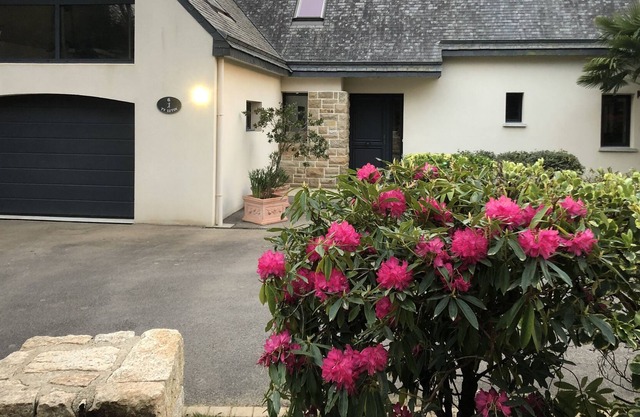 Quiet villa with direct access to Golf Odet in Benodet Comfortable