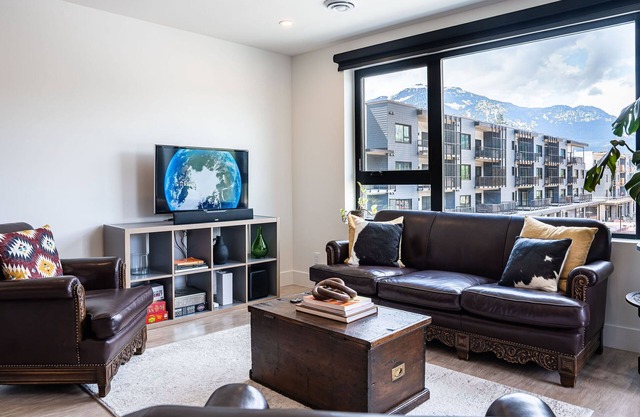 RnR Mountain Retreat — your cozy mountain getaway, minutes from the ski hill!