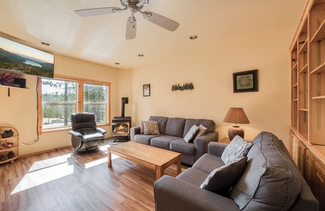Robin's Rest at Tahoe Donner by Tahoe Getaways - Summer Monthly Lease w/ HOA Amenities