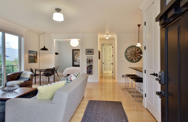 Robins Nest Langley-Condominio moderno recientemente renovado en el centro de Langley