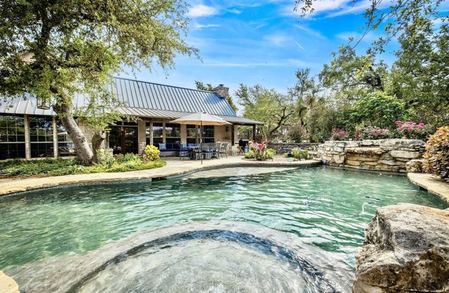Rock n Wood- hill country living con piscina, a 5 minutos del centro de Wimberley.