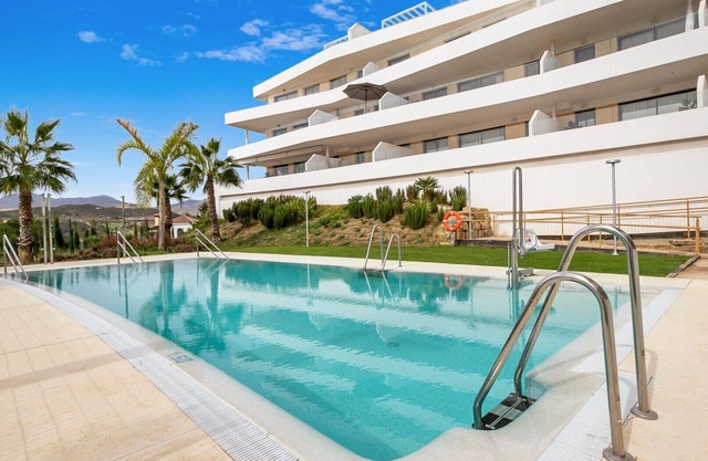 Roli | Apartamento con piscina en Estepona