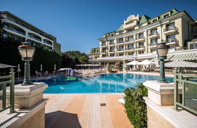 Romance Hotel and Family Suites