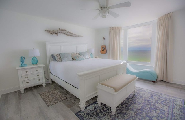 Romantic Beach Condo, Servicios únicos, cerca de Pier Park, 4 Sillas de playa GRATIS,