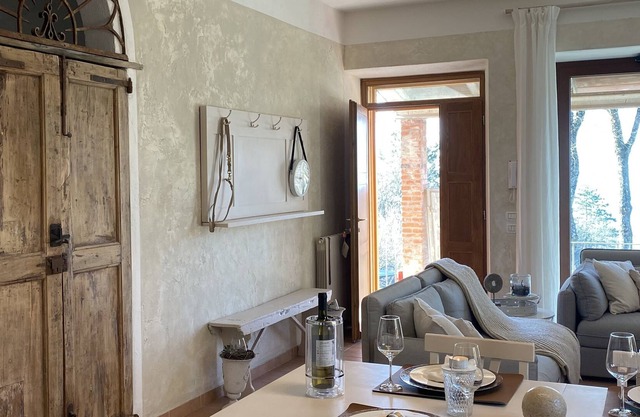 Romantic stone house with a beautiful view of Lake Trasimeno