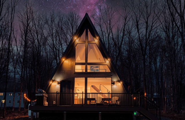 Romantic Getaway :: Lakeview A-Frame :: Hot Tub