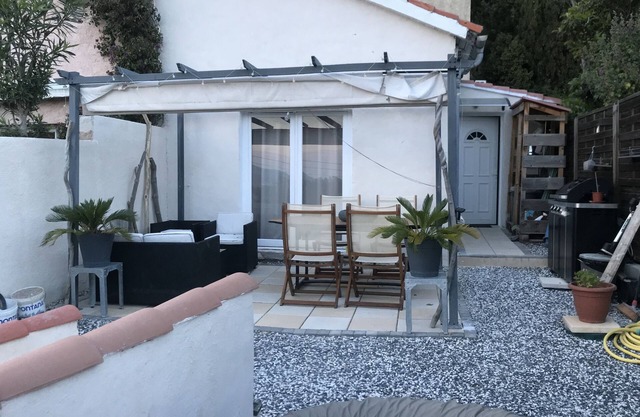 Romantic house with outdoor SPA seen on the bay of Toulon