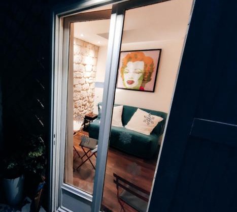 Romantic Tiny House inside Montmartre