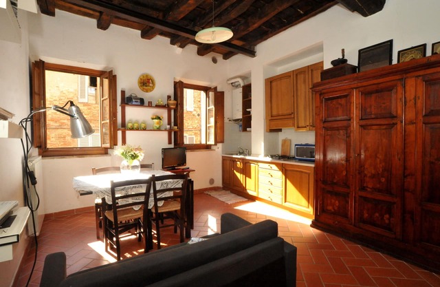 Romántico apartamento de dos habitaciones dentro de las murallas medievales pida un precio especial 3 -4 cama
