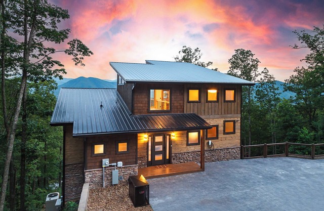 Romantic / Views / New Build / Indoor Heated Saltwater Pool