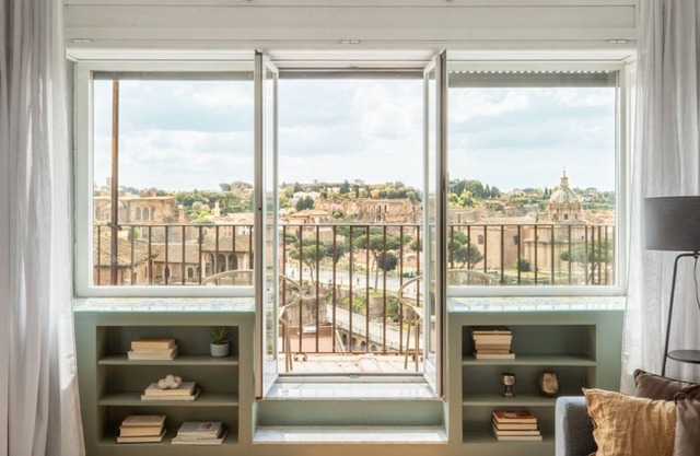 Roma a tus pies, impresionantes vistas de la Fori Imperiali.