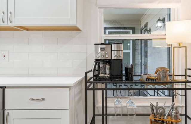 Near UT, Dining, Bars│Dog-Friendly in Brentwood w/ Parking│Just Remodeled!