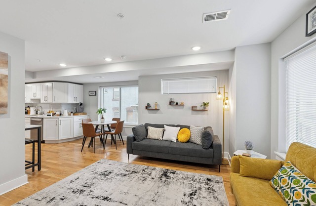 Rooftop/5min Museum of Art/3BD3BA/Patio/King/ Free Parking/10min Liberty Bell