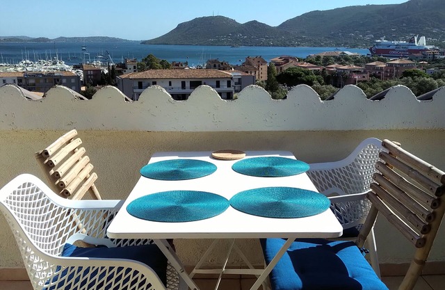 Apartamento Porto Vecchio con terraza, vista al golfo a 10 minutos. playas