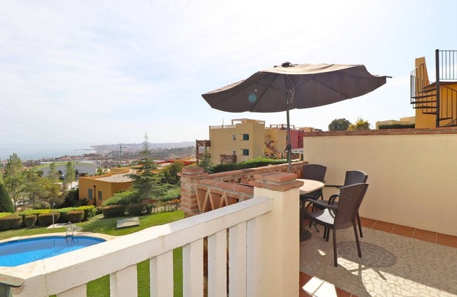 "Rooftop Paradise Apartment" con vistas al mar, piscina, Wi-Fi, aire acondicionado, terraza y jardín
