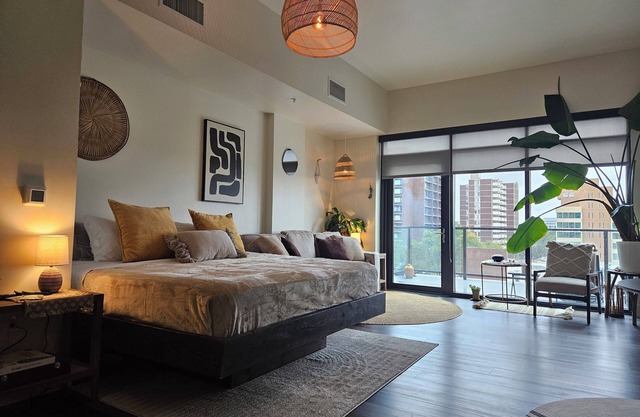 Cherry Creek Rooftop Oasis- Pool, Hot Tub and breathtaking Mountain View’s