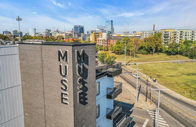 Rooftop Views, Downtown, Gym, Best Restaurants, In Nashville Close to Cordelle