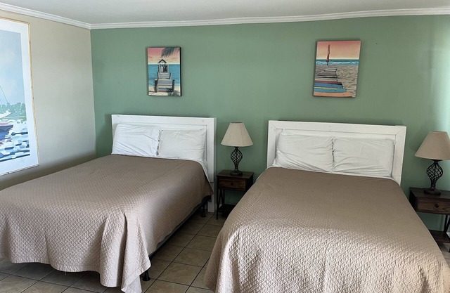 Room#301 Standard 2 Double Beds Pets Yes