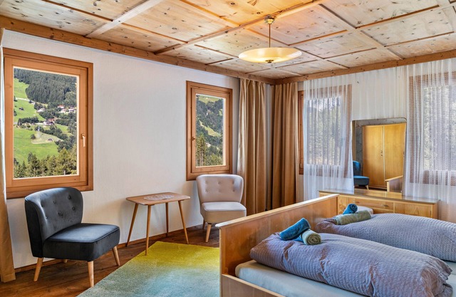 Room '4' with Mountain View, Shared Terrace and Wi-Fi