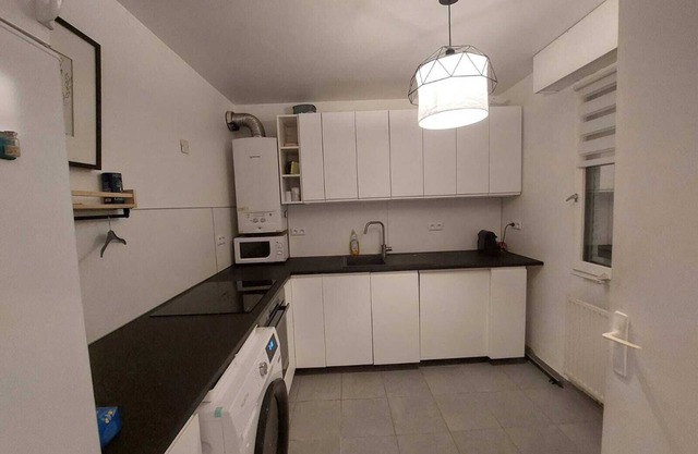 Rooms, double bed, dressing room 13 minutes' walk from Sartrouville station.