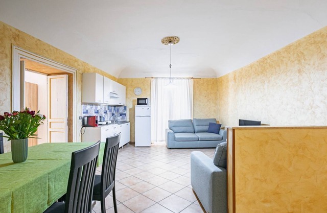 Pretoria Square Roomy Flat with Balconies x8