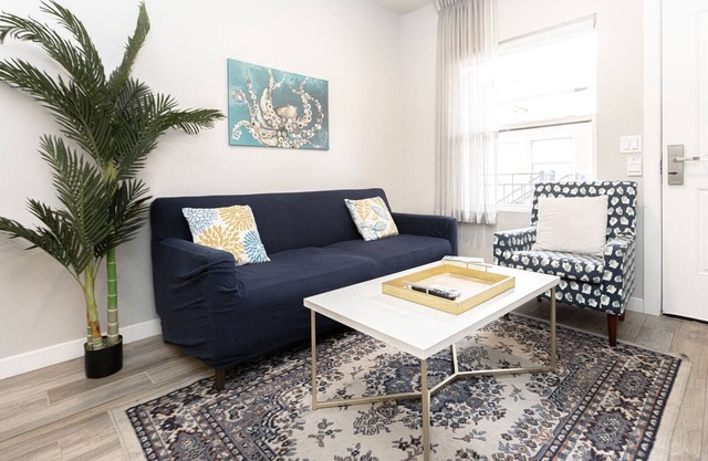Roomy Loft in 💜 of OldTown w/NFT Art, Parking, HBO