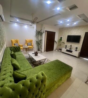 Royal BNB One bedroom luxury apartment in Downtown Lahore