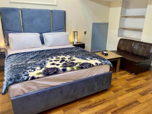 Royal Enclave Hotel
