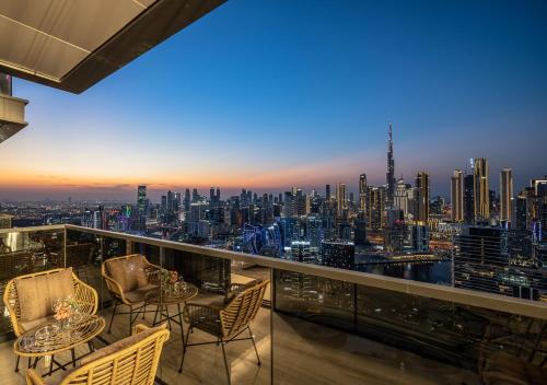 Royal Vista at Nobles Tower - Luxury 4BR Apartment in Business Bay Dubai City Views -