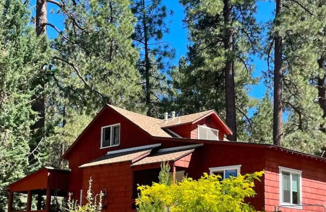 Rustic Retreat|Pets OK, Near Village, Fireplace