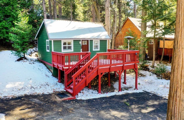 Running Springs Cabin w/ Deck + Forest Views