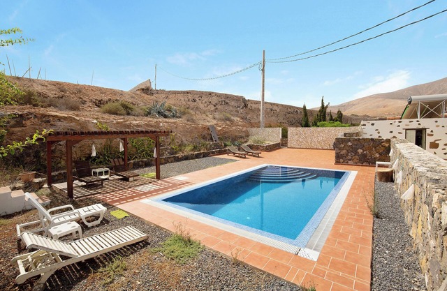 Casa rural "Casa del Valle" cerca del Parque Natural con piscina, terraza, jardín y Wi-Fi