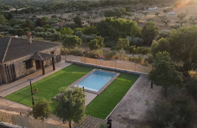 Escapada Rural con Piscina Privada en el Corazón de Extremadura - Ideal Familias