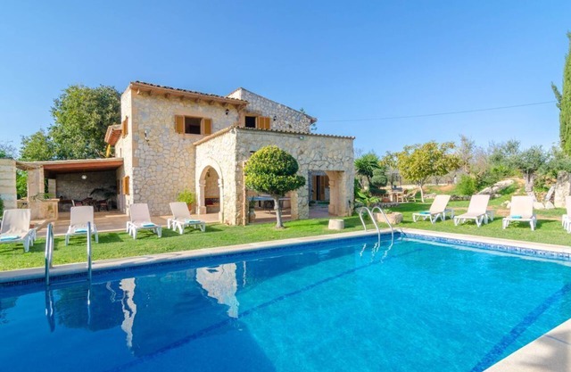 casa rural en inca mallorca en el centro de la isla con piscina privada