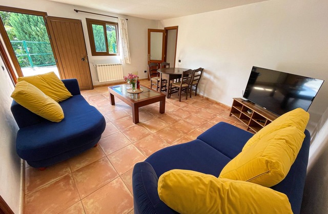 Casa rural, situada en un entorno tranquilo y rodeado de vegetación