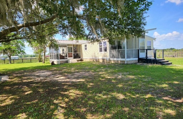 Rural, Pet & RV friendly house centrally located