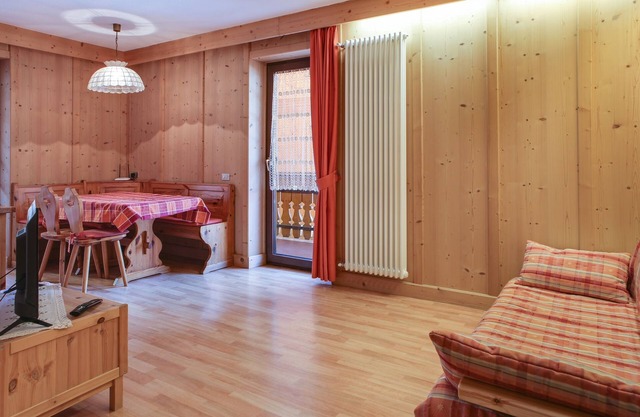 Apartamento rústico Casa March 1 con Wi-Fi, balcón, jardín y vistas a la montaña